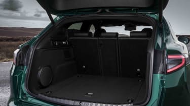 Alfa Romeo Stelvio Quadrifoglio - boot seats up